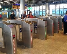 Распашные сенсорные турникеты Selection DF в израильском метрополитене
